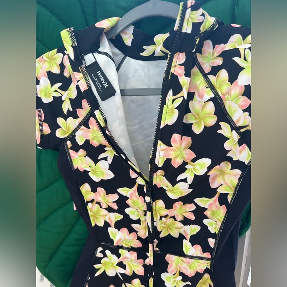 NWT Hurley X Carissa Moore collab. Plumeria long sleeve one piece surf suit. Blk - Picture 5 of 5